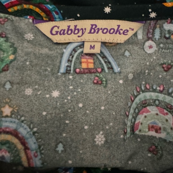 Women’s Gabby Brooke Holiday Christmas Rainbow Scrub Top NWT size Medium gift - Picture 3 of 5